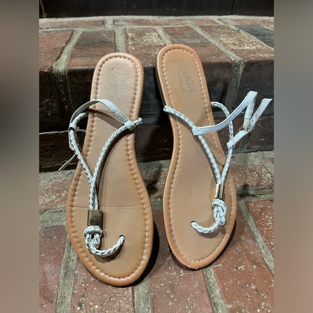 Austin Trading Co Women's Thong Sandals, White/Tan/Silver Braid size 11